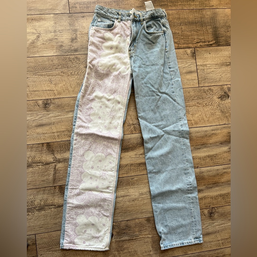 Pull&Bear full length jeans with white and purple fabric detail. US size 6.